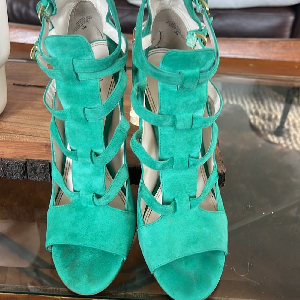 Rachel Roy Suede Teal Heels - Picture 2 of 12